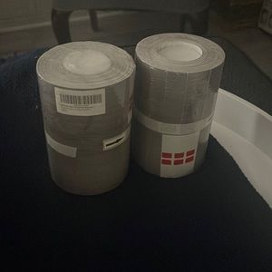 Vinyl floor peel and stick planks